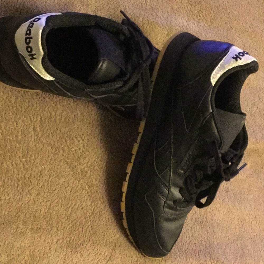 Size 9 Black Leather Reebok Classic